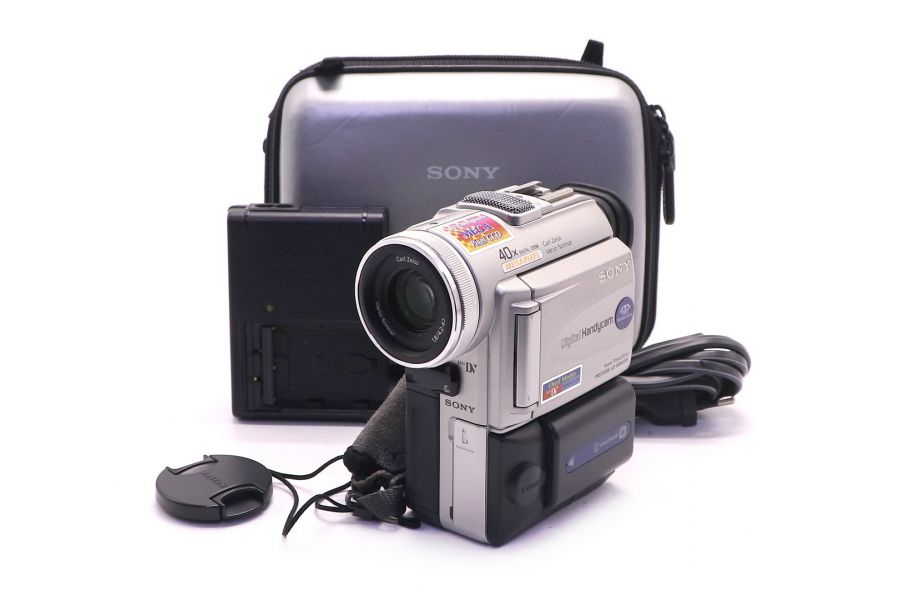 Видеокамера Sony DCR-PC100E
