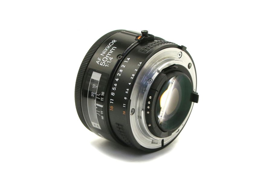 Nikon 50mm f/1.4 AF Nikkor (Japan, 1987)