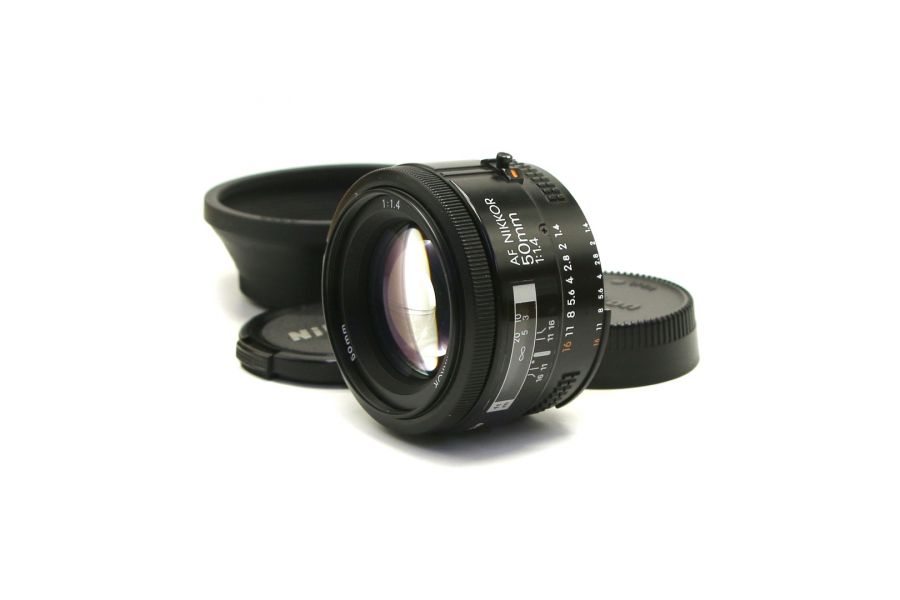 Nikon 50mm f/1.4 AF Nikkor (Japan, 1987)