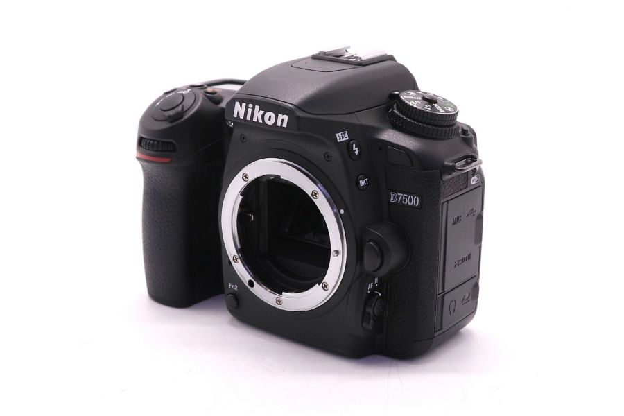 Фотокамера Nikon D7500 body (пробег 825 кадров)