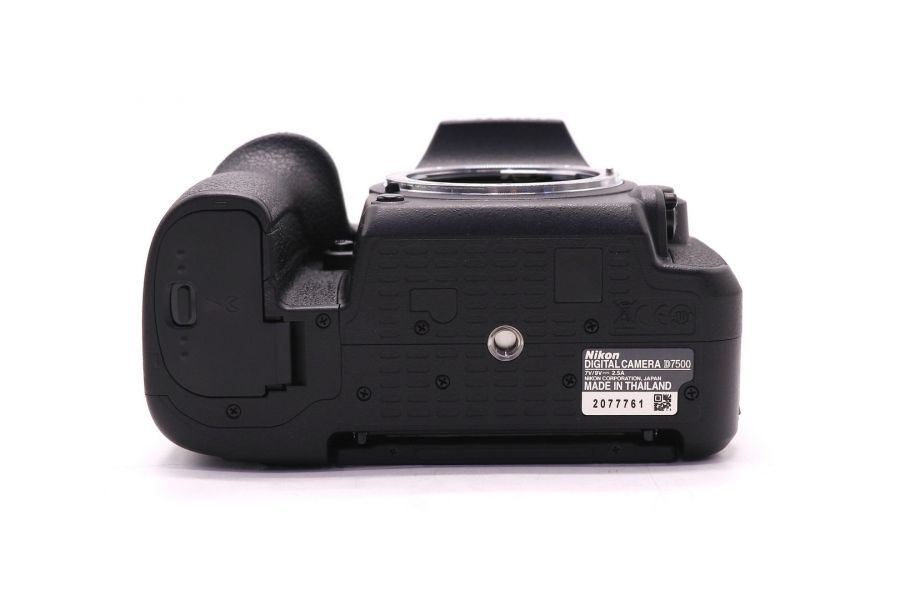 Фотокамера Nikon D7500 body (пробег 825 кадров)