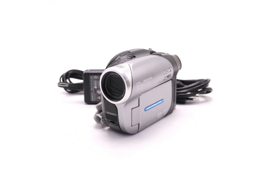 Компактная цифровая видеокамера Sony DCR-DVD202E
