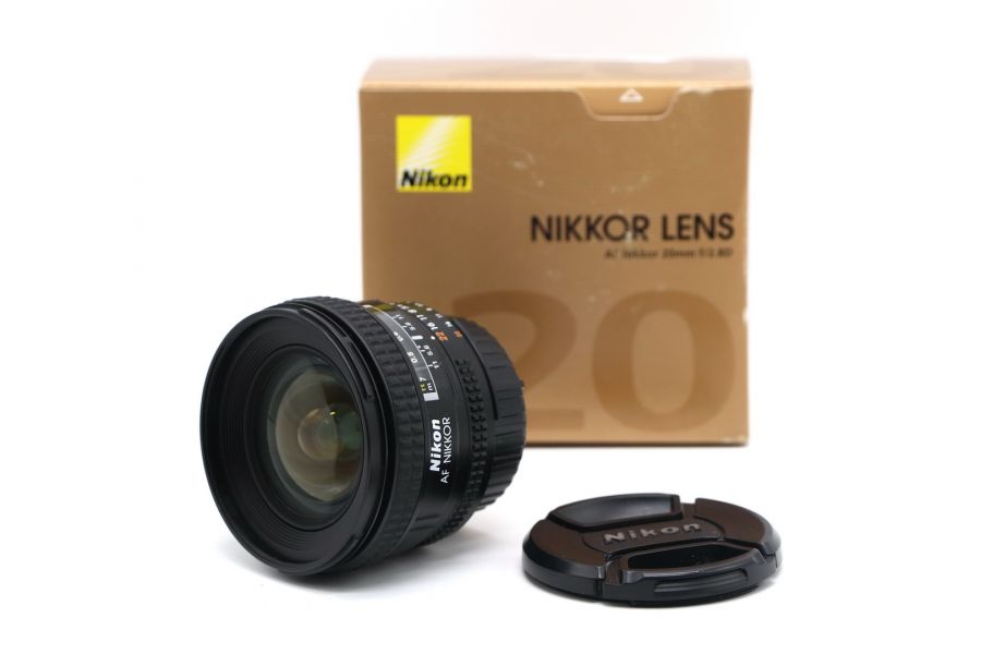 Nikon 20mm f/2.8D Nikkor в упаковке