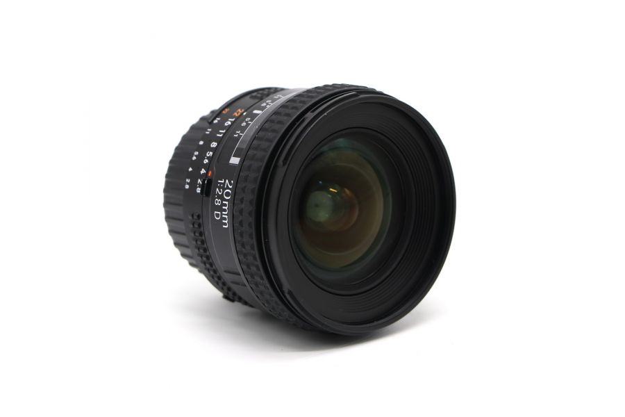 Nikon 20mm f/2.8D Nikkor в упаковке
