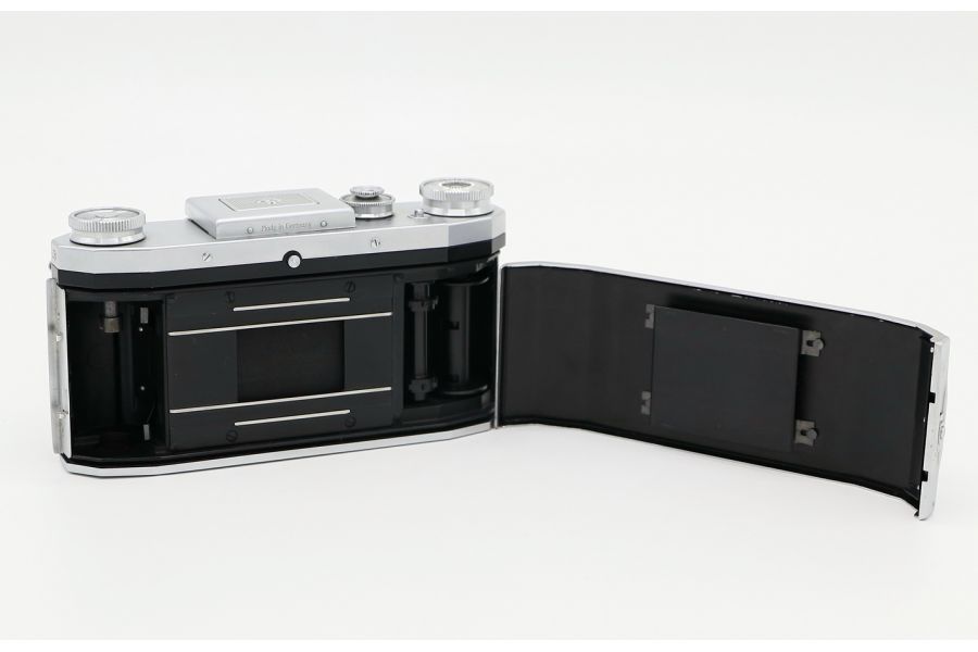 Praktica + Biotar T 2/58 (Germany, 1950)