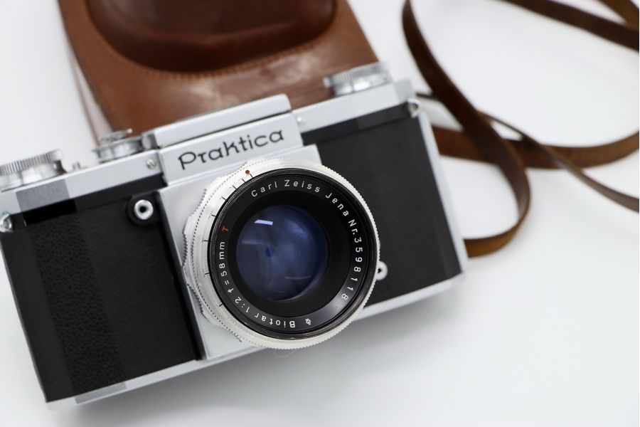 Praktica + Biotar T 2/58 (Germany, 1950)