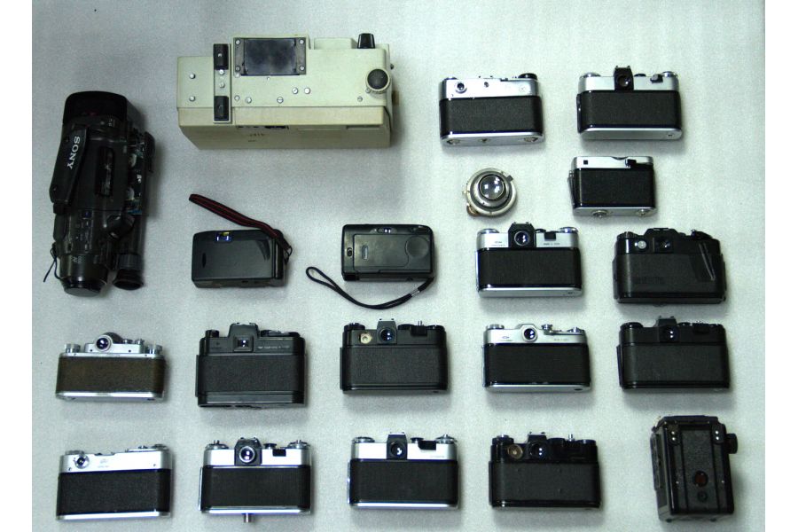 Фотоаппараты (21 штука) и принадлежности №12