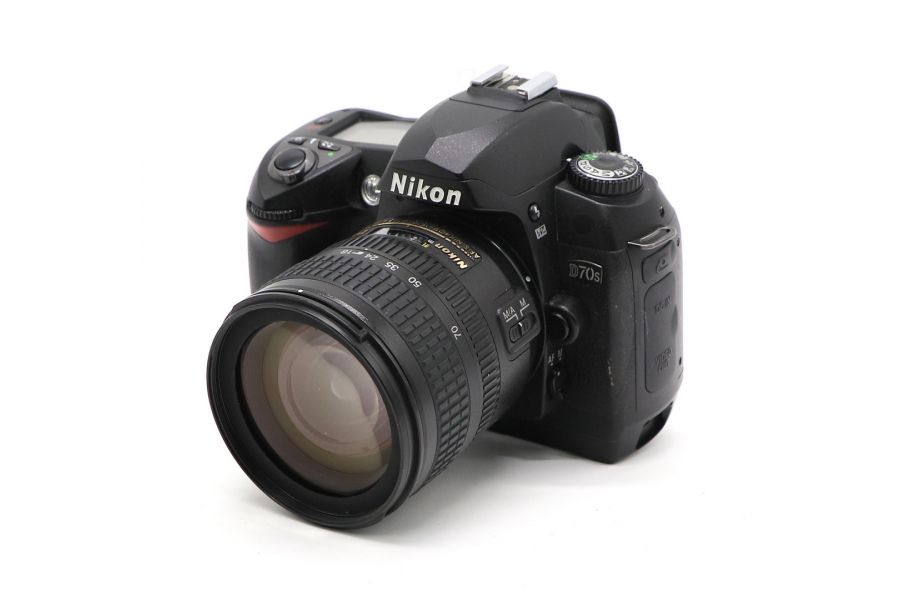 Nikon D70s kit 18-55mm f/3.5-5.6G AF-P VR DX Nikkor