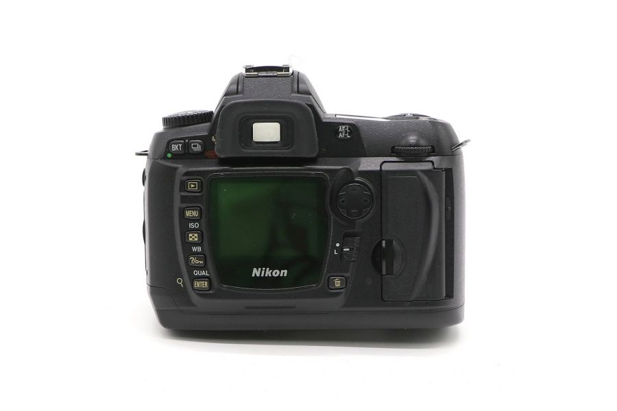 Nikon D70s kit 18-55mm f/3.5-5.6G AF-P VR DX Nikkor