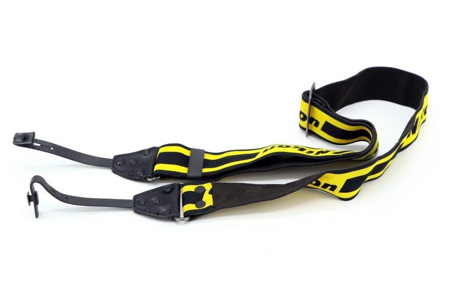 Ремень Nikon желтый с черной надписью