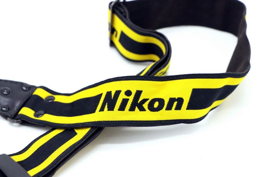 Ремень Nikon желтый с черной надписью
