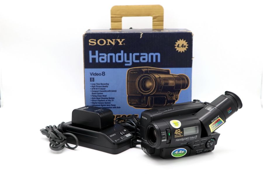 Видеокамера Sony CCD-TR590