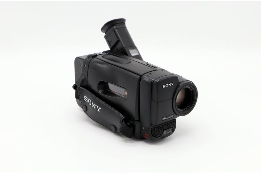 Видеокамера Sony CCD-TR590