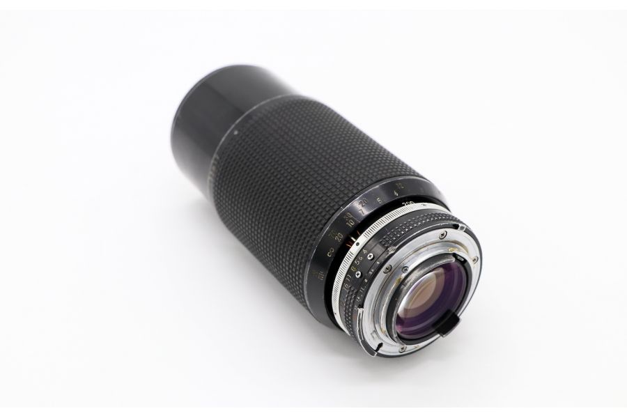 Nikon 80-200mm f/4 Zoom-Nikkor