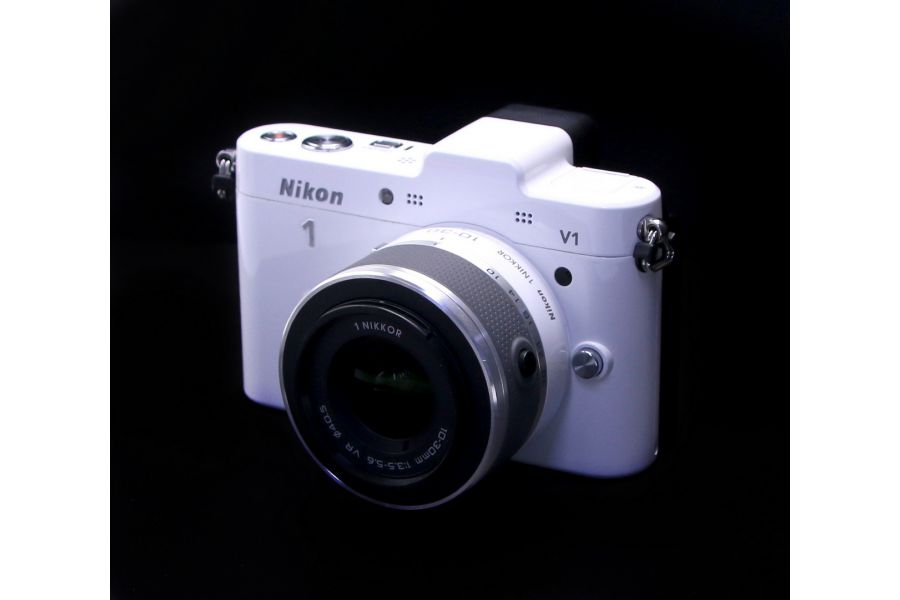 Nikon 1 V1 kit в упаковке (пробег 1980 кадров)
