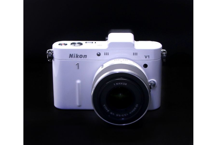 Nikon 1 V1 kit в упаковке (пробег 1980 кадров)