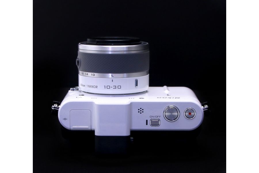 Nikon 1 V1 kit в упаковке (пробег 1980 кадров)