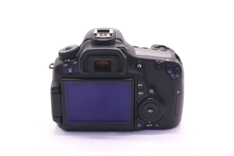Canon EOS 60D kit в упаковке (пробег 6400 кадров)