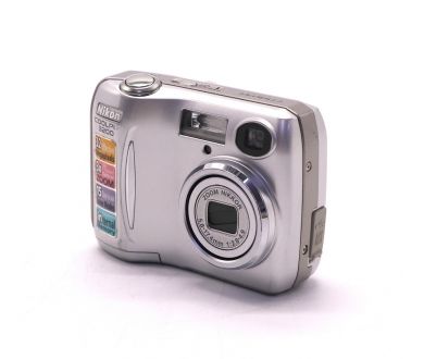 Компактный цифровой фотоаппарат Nikon Coolpix 3200