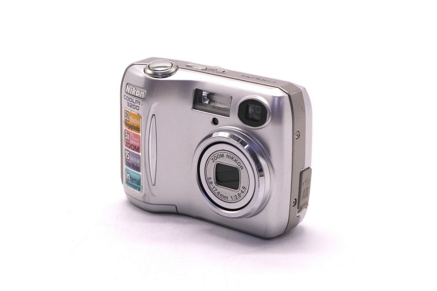 Компактный цифровой фотоаппарат Nikon Coolpix 3200