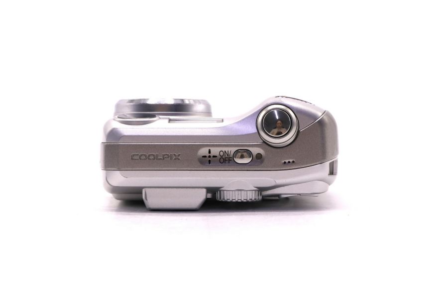 Компактный цифровой фотоаппарат Nikon Coolpix 3200