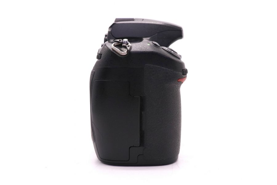 Nikon D300 body (пробег 100945 кадров)