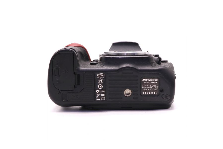 Nikon D300 body (пробег 100945 кадров)