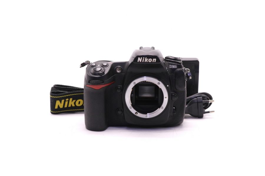 Nikon D300 body (пробег 100945 кадров)