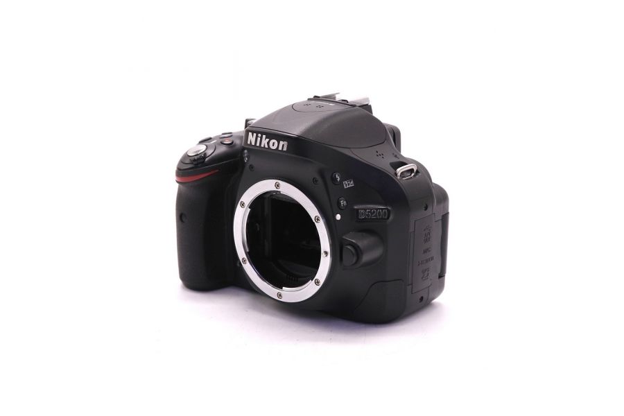 Nikon D5200 body в упаковке (пробег 500 кадров)