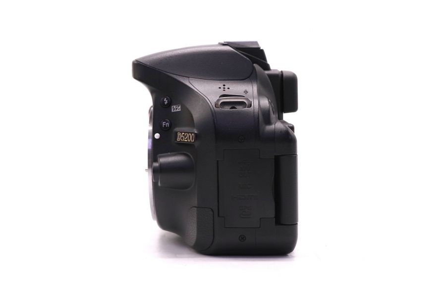 Nikon D5200 body в упаковке (пробег 500 кадров)