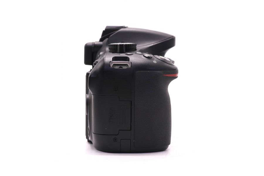 Nikon D5200 body в упаковке (пробег 500 кадров)