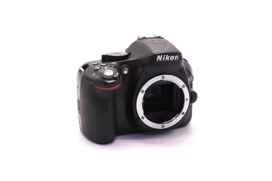 Nikon D5200 body в упаковке (пробег 500 кадров)