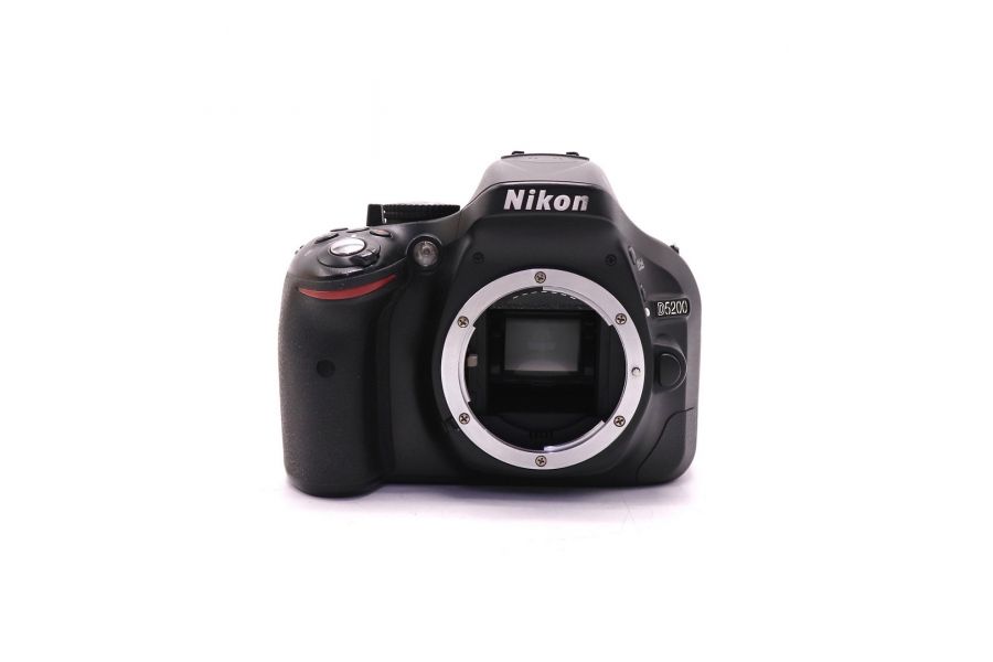Nikon D5200 body в упаковке (пробег 500 кадров)