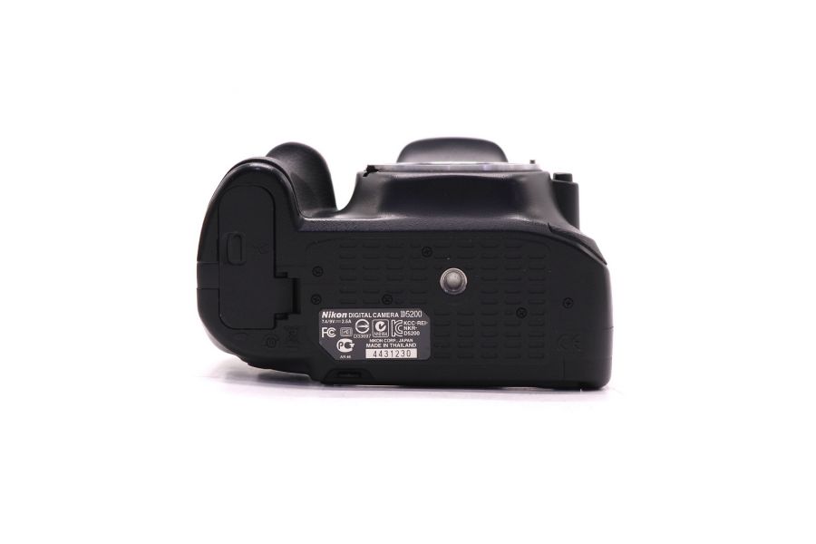 Nikon D5200 body в упаковке (пробег 500 кадров)