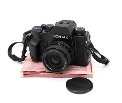 Contax RX II + Distagon T 2.8/35mm Carl Zeiss