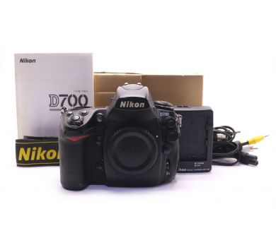 Nikon D700 body в упаковке (пробег 305275 кадров)