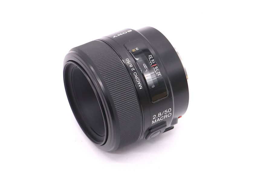 Sony 50mm f/2.8 Macro в упаковке