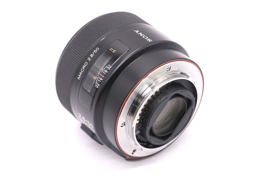 Sony 50mm f/2.8 Macro в упаковке