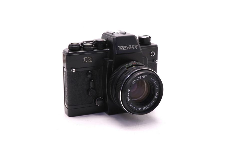 Фотокамера Зенит 19 + Гелиос-44М-6 (СССР, 1981)
