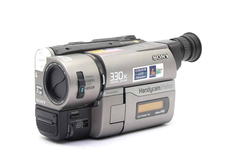 Видеокамера Sony CCD-TRV46E в упаковке