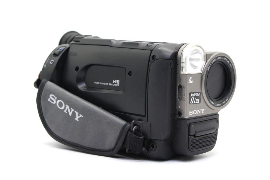 Видеокамера Sony CCD-TRV46E в упаковке