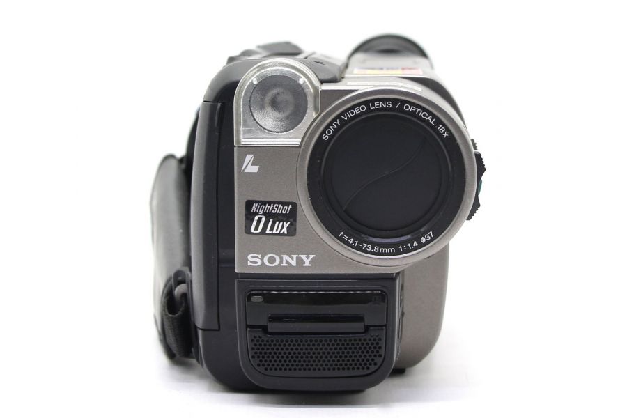 Видеокамера Sony CCD-TRV46E в упаковке
