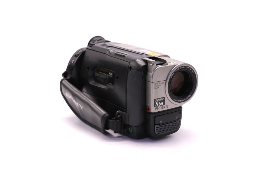 Видеокамера Sony Handycam CCD-TR840E портативная