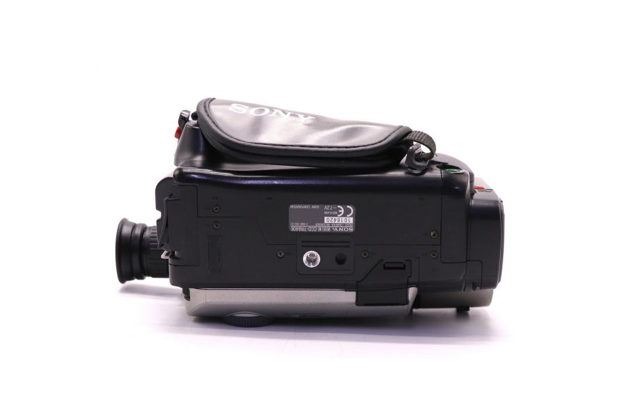 Видеокамера Sony Handycam CCD-TR840E портативная