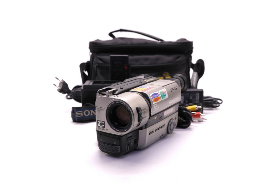 Видеокамера Sony Handycam CCD-TR840E портативная