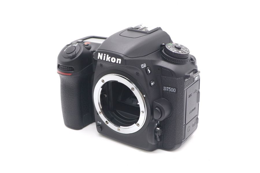 Nikon D7500 body в упаковке (пробег 1460 кадров)