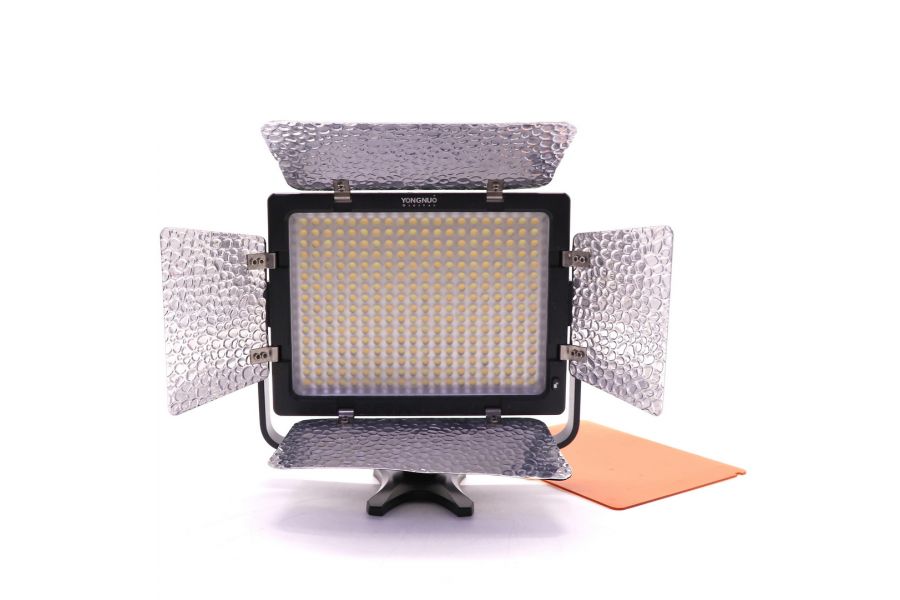 Осветитель Yongnuo YN-320 LED 3200-5500K