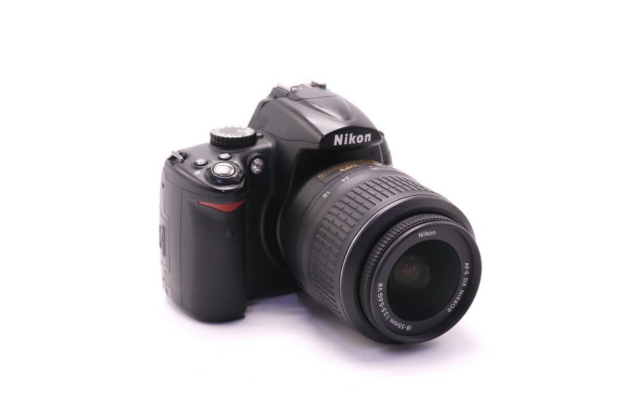 Фотокамера зеркальная Nikon D5000 kit (пробег 48100 кадров)