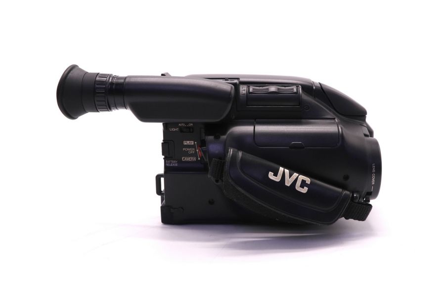 Кассетная видеокамера формата VHS-C JVC GR-AX66 