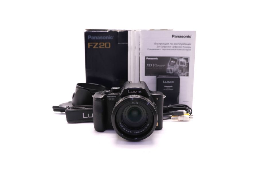 Фотокамера Panasonic Lumix DMC-FZ20 в упаковке